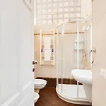 Guesthost - Casa Cinzia Lungomare Exclusive Flat * Μπάρι