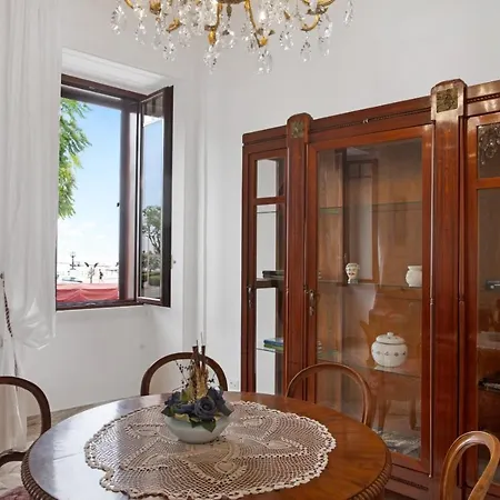 Guesthost - Casa Cinzia Lungomare Exclusive Flat Μπάρι