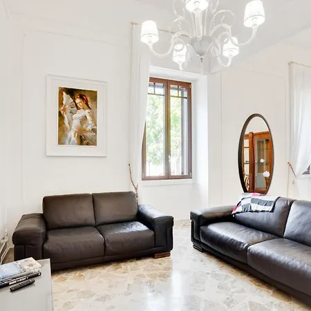 Guesthost - Casa Cinzia Lungomare Exclusive Flat Bari